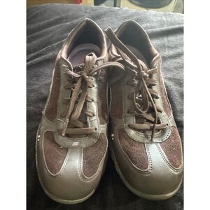 Women's Size 9 Skechers Relaxed Fit Memory Foam Sneakers Maroon Color‎